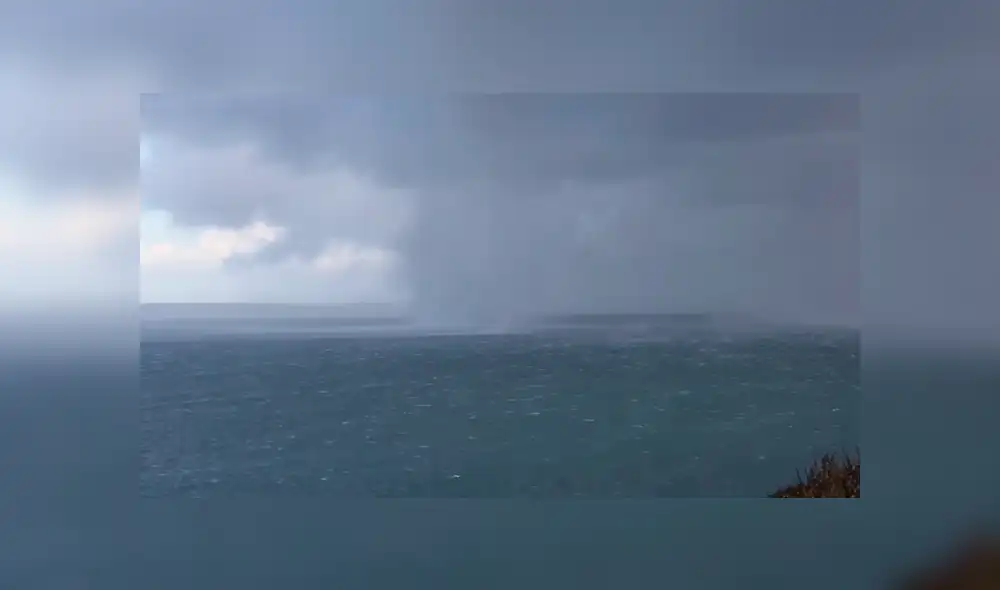 Vía Facebook: graban momento exacto en que extraño fenómeno aparece en mar de EE.UU  [VIDEO]