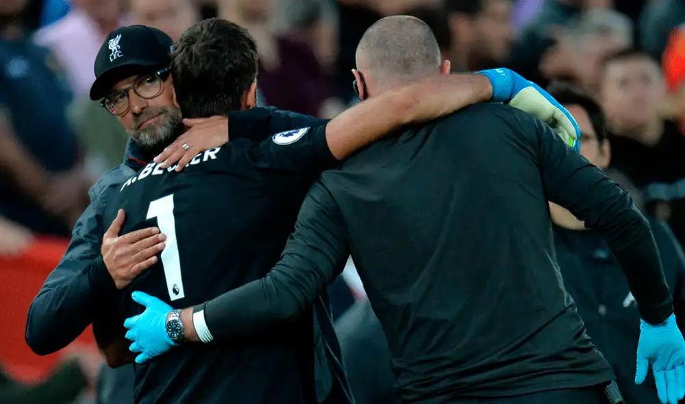 Alisson Becker sufrió una lesión en la pantorrilla y no jugará con el Liverpool la Supercopa de Europa ante el Chelsea. | Foto: EFE