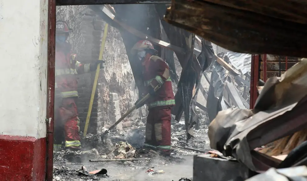 Siniestro fue reportado a las 8.30 de la mañana cuando se escuchó una fuerte explosión. Foto: John Reyes / La República