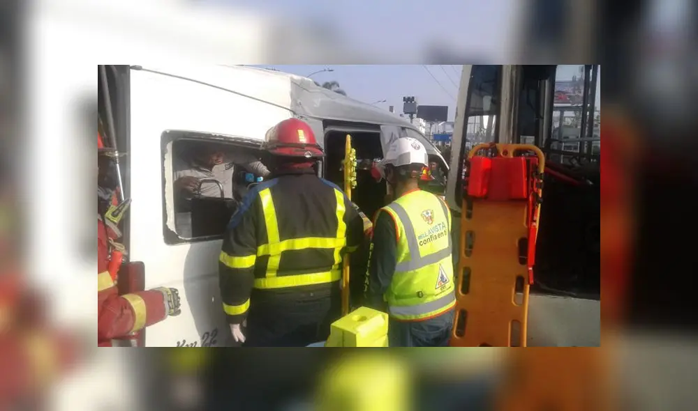 Según testigos, el causante del accidente fue el chofer del bus que se pasó la luz roja. (Foto: La República)
