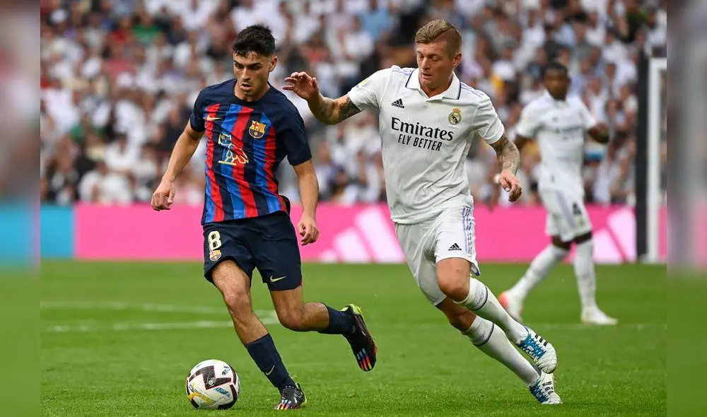 Pedri y Toni Kroos intentarán ser protagonistas en la zona central de sus respectivos equipos. Foto: AFP