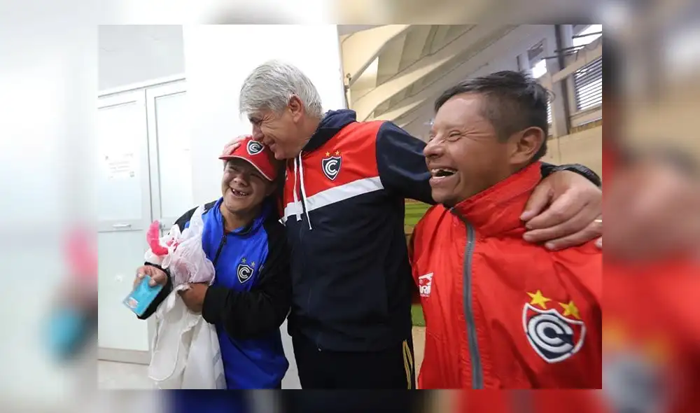 Carlitos y Memo hinchas incondicionales de Cienciano queridos por el DT Marcelo Grioni Carlitos y Memo hinchas incondicionales de Cienciano queridos por el DT Marcelo Grioni