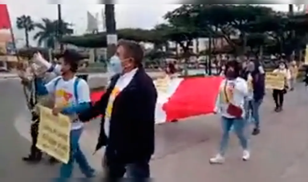 Chimbotanos marchan en favor de uso de dióxido de cloro.