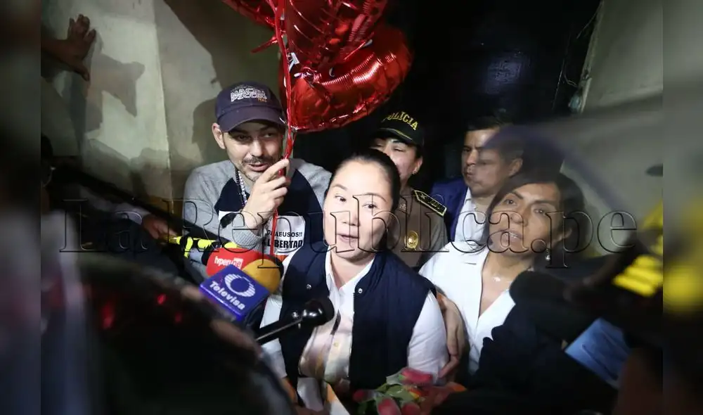 Keiko Fujimori declara a los medios de comunicación. Foto: Michael Ramón.