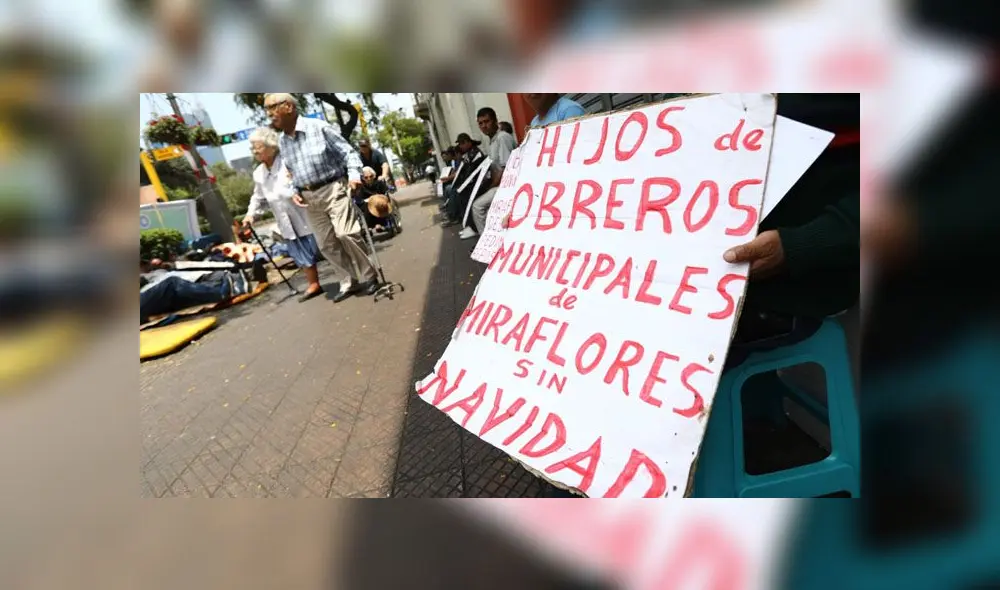 Exigencia. Extrabajadores de la municipalidad de Miraflores afirman que su despido fue injustificado, por lo que piden su reposición inmediata. (Foto: Jorge Cerdán / La República)
