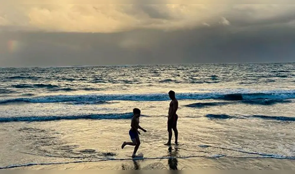 Ricky Martin presume escultural cuerpo en Instagram