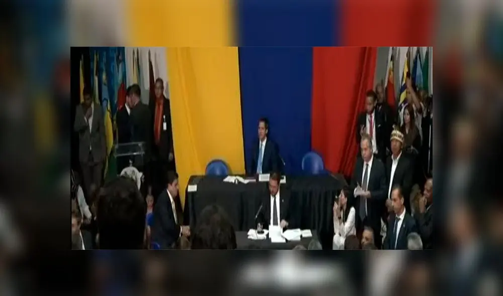 Juan Guaidó decidió realizar su propia sesión con opositores al régimen de Maduro. Foto: captura