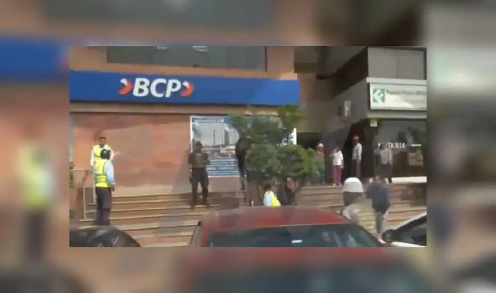 Balacera en Surquillo: delincuentes asaltan a dos cambistas cerca a agencia bancaria BCP [VIDEO]