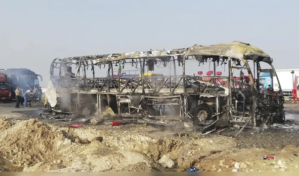Se incendia bus que trasladaba a músicos de la orquesta Agua Azul [VIDEO] 
