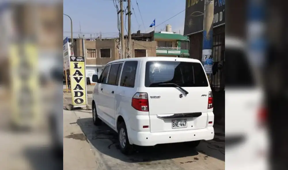 Desconocidos se llevaron camioneta estacionada cerca al cruce de las avenidas Andrés Tinoco y Caminos del Inca. Foto: Facebook Postaoasis Veterinaria Desconocidos se llevaron camioneta estacionada cerca al cruce de las avenidas Andrés Tinoco y Caminos del Inca. Foto: Facebook Postaoasis Veterinaria