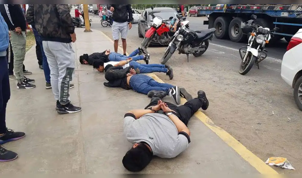 Gracias a rápida acción policial sujetos fueron reducidos.