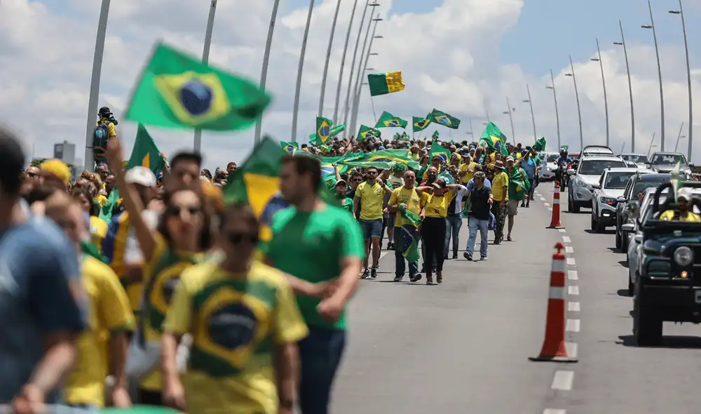 “Liberen las carreteras”, pidió Jair Bolsonaro, quien acotó que el movimiento que le respalda no puede “perder su legitimidad”. Foto: AFP