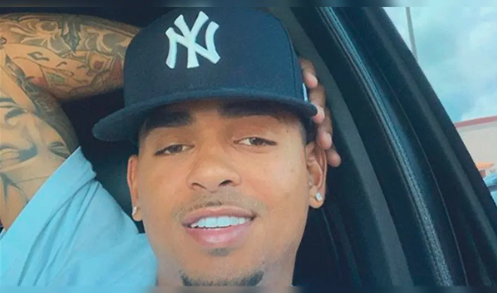 Ozuna sorprende a fans al difundir video desnudo cantando en la ducha