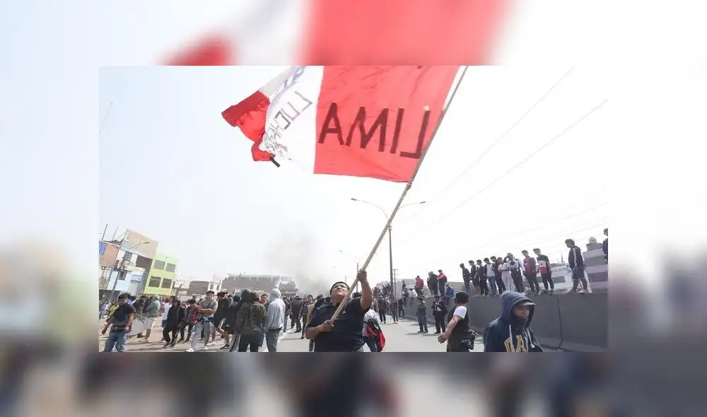 Algunos manifestantes señalaron que los agentes de la Policía se infiltraron para generar caos. Foto: Melissa Merino.