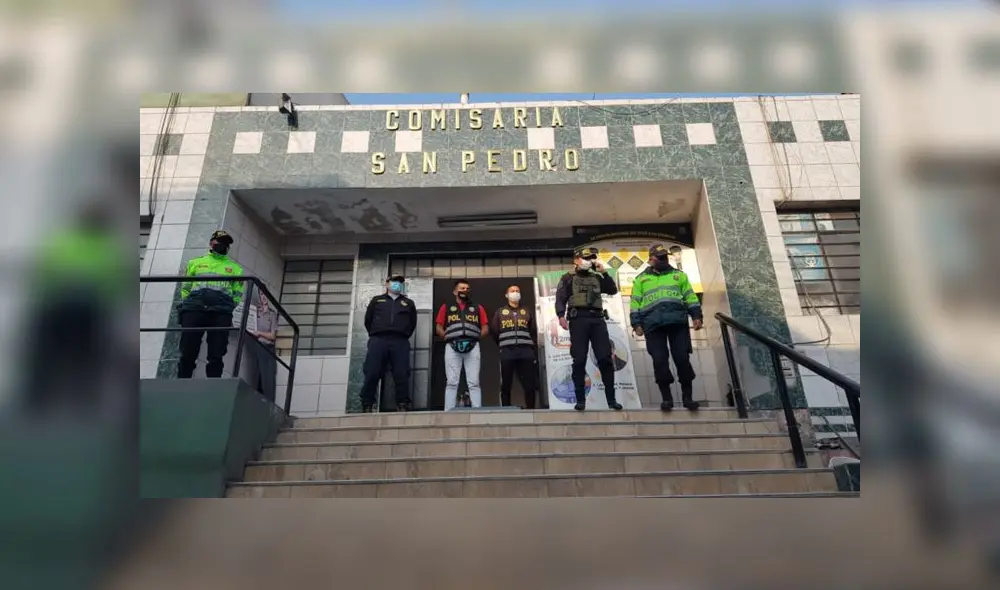 Policías de la comisaría de San Pedro ayudaron en el rescate del bebé e investigan el hecho. (Foto: Luis Ángel Villanueva / URPI - GLR)