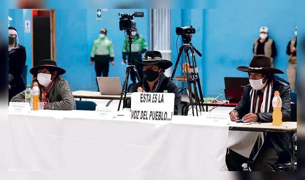 Dirigentes. Fredy Llaique (izquierda) , Rolando Condori (centro) y Juan Carlos Quirita (derecha).