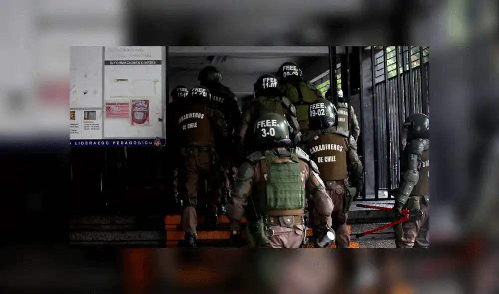 Escuela denuncia a institución policial por lanzar chorros de agua a niños