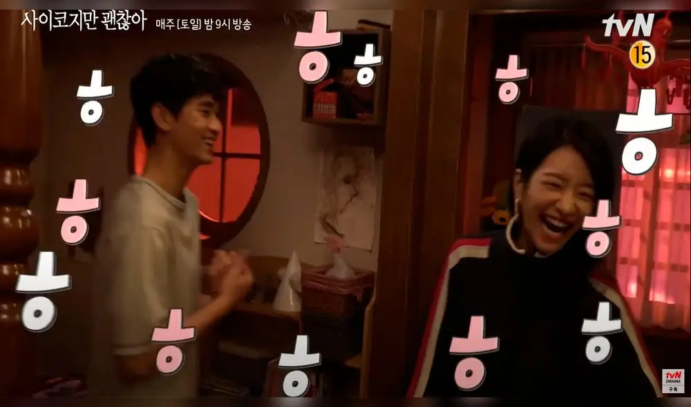 Desliza para ver más fotos de Kim Soo Hyun y Seo Ye Ji de It's okay to not be okay. Créditos: tvN