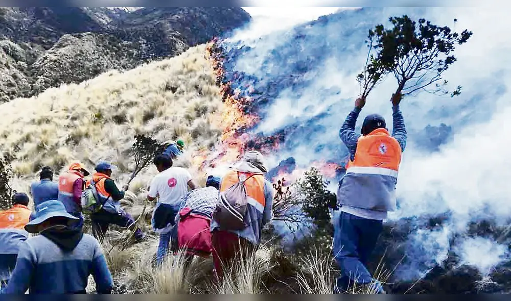 aCusco. Incendio en el distrito de Zurite (Anta) inició el jueves y fue controlado recién ayer al mediodía. En el año se reportaron 108 siniestros en Cusco. aCusco. Incendio en el distrito de Zurite (Anta) inició el jueves y fue controlado recién ayer al mediodía. En el año se reportaron 108 siniestros en Cusco.
