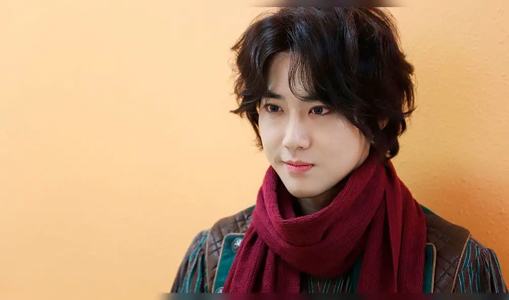 Suho, o Kim Junmyeon, durante el musical The man who laughs