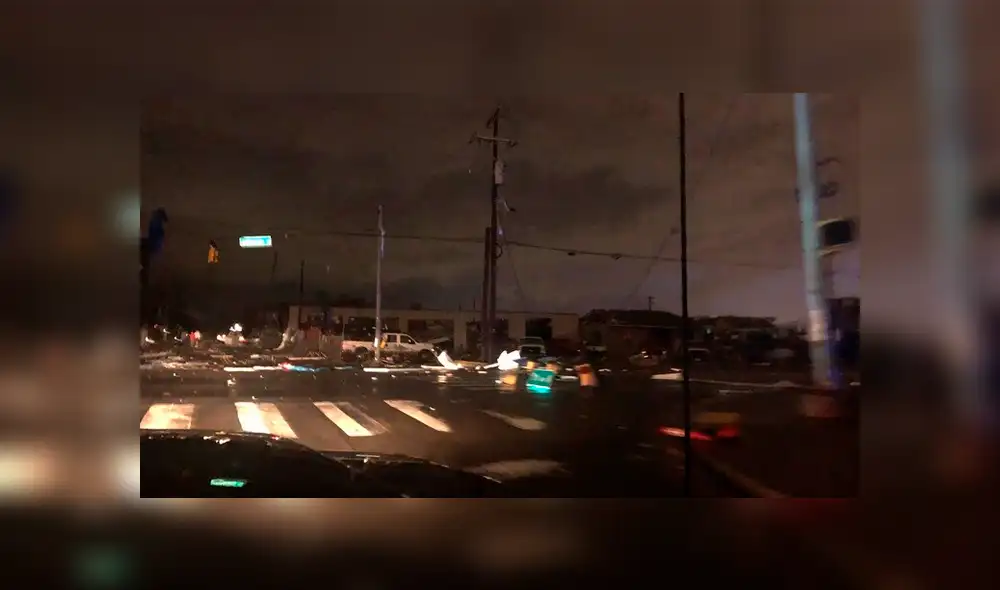 El paso del tornado dejó sin energía eléctrica a distintos condados de Tennessee. Foto: AP.