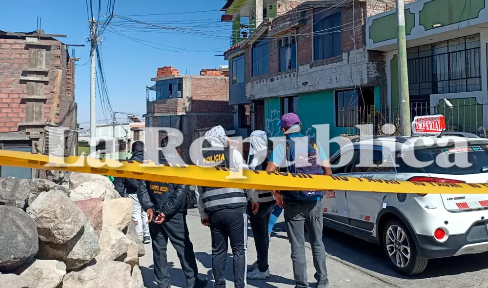 Auto de sospechosos se estacionó en Paucarpata. Foto: La República