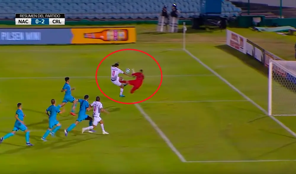 Sobre el final del partido, Aguerre se fue expulsado por cometer un absurdo penal. Foto: Tenfield. Sobre el final del partido, Aguerre se fue expulsado por cometer un absurdo penal. Foto: Tenfield.