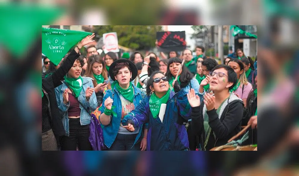 Este miércoles ondeó el pañuelo verde, característico de las manifestaciones a favor del aborto, en la capital de Colombia. Foto: El Espectador Este miércoles ondeó el pañuelo verde, característico de las manifestaciones a favor del aborto, en la capital de Colombia. Foto: El Espectador