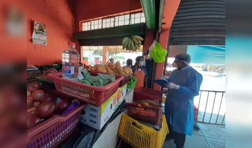 Comerciantes incumplen medias de seguridad en mercado. (Foto: La Contraloría)