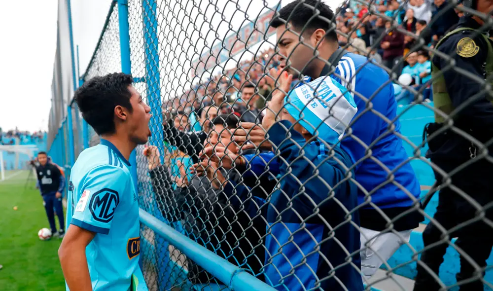 Javier Arce decidió cambiar a Brandon Palacios antes de que termine el primer tiempo del partido entre Sporting Cristal y Cusco FC. | Foto: GLR Javier Arce decidió cambiar a Brandon Palacios antes de que termine el primer tiempo del partido entre Sporting Cristal y Cusco FC. | Foto: GLR