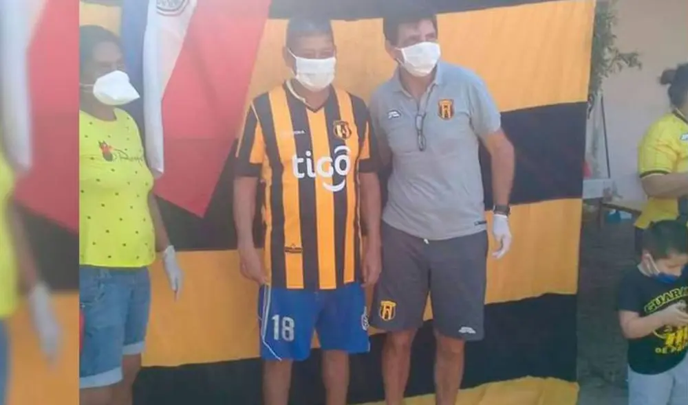 Gustavo Costas llevó ayuda a los más necesitados en Paraguay. Foto: Twitter