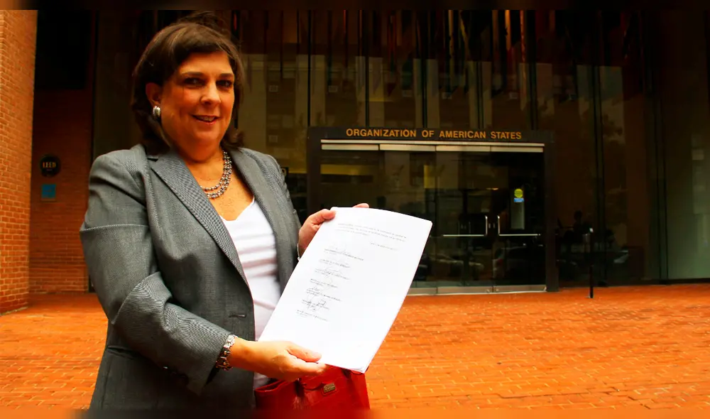 Los periodistas demandantes: Augusto Alvarez Rodrich, Rosa María Palacios, Fernando Valencia Osorio, Gustavo Mohme Seminario, Luz María Helguero Seminario, Marco Zileri Dougall y Mirko Lauer. Foto: La República.