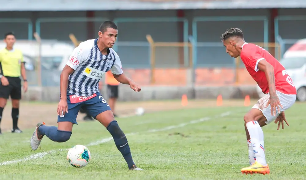 El Manchester City le pagó por 2.8 millones de dólares a Alianza Lima por Kluiverth Aguilar. | Foto: @ClubALoficial