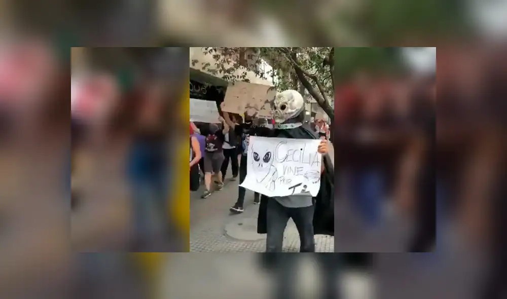 Fans del anime en Chile se unen a las protestas y marchan disfrazados de sus personajes favoritos. Foto: Facebook
