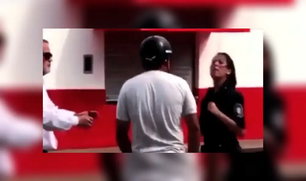 Motociclista cacheteó a una policía por ser “maleducada” y ella respondió “¡Qué me pegas a mí!” Motociclista cacheteó a una policía por ser “maleducada” y ella respondió “¡Qué me pegas a mí!”