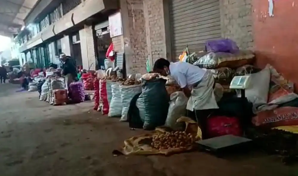 El saco se está vendiendo a S/. 125 y el kilo a S/.2.50. El saco se está vendiendo a S/. 125 y el kilo a S/.2.50.