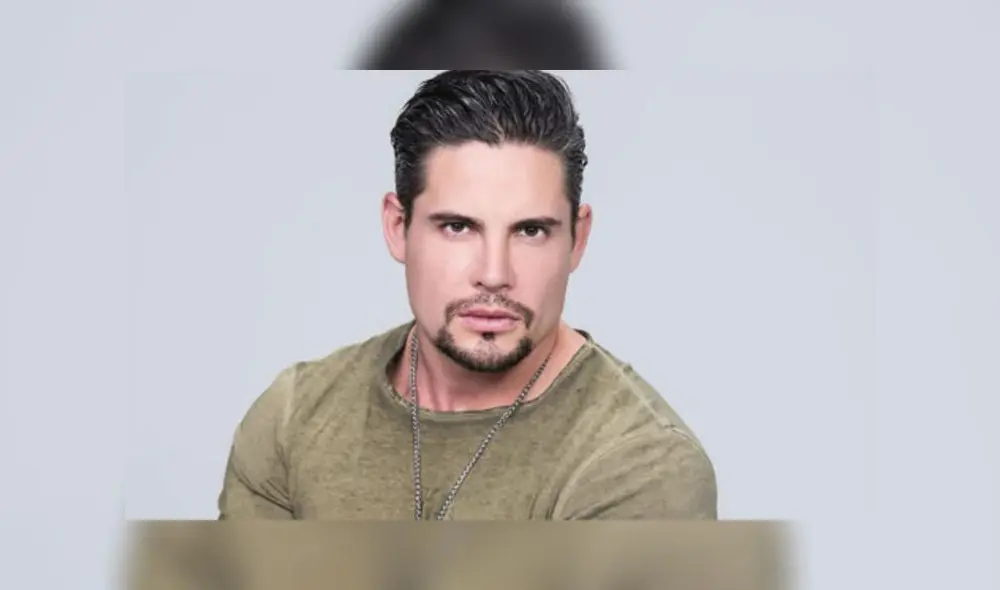 Entre lágrimas, el Adrián Cué habló frente a las cámaras del programa y contó el grave padecimiento que lo obligó a abandonar el reality show. Entre lágrimas, el Adrián Cué habló frente a las cámaras del programa y contó el grave padecimiento que lo obligó a abandonar el reality show.