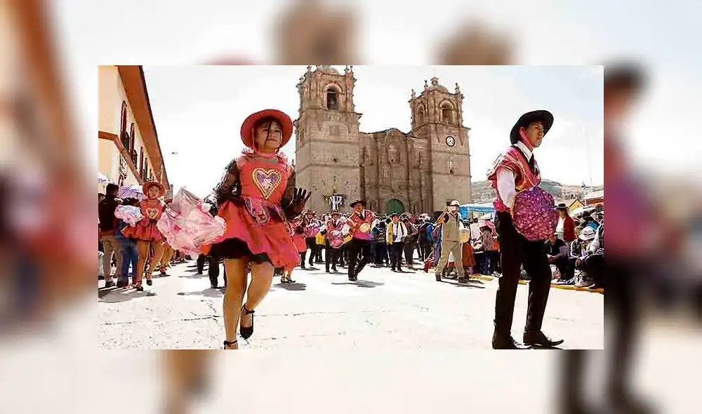 Puno es una fiesta música y danzas en su aniversario