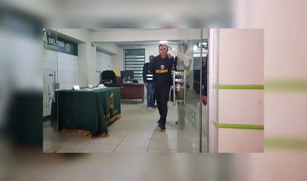 Delincuentes circulaban cerca al centro financiero de Fiori con actitud sospechosa y al negarse a identificarse, la PNP procedió a intervenirlos (Foto: Christian Moreno / Grupo La República) Delincuentes circulaban cerca al centro financiero de Fiori con actitud sospechosa y al negarse a identificarse, la PNP procedió a intervenirlos (Foto: Christian Moreno / Grupo La República)