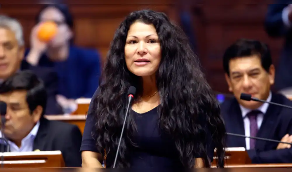 Yesenia Ponce tenía profesores ‘fantasma’, pero archivaron caso Yesenia Ponce tenía profesores ‘fantasma’, pero archivaron caso