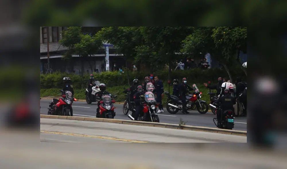 Ambulantes intentar se ubican en alrededores de Parque de la Exposición. Fotos: Flavio Matos / La República Ambulantes intentar se ubican en alrededores de Parque de la Exposición. Fotos: Flavio Matos / La República