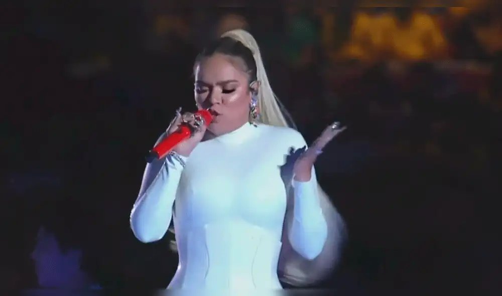 Critican a Karol G por errar hasta en el playback durante show de la Copa América