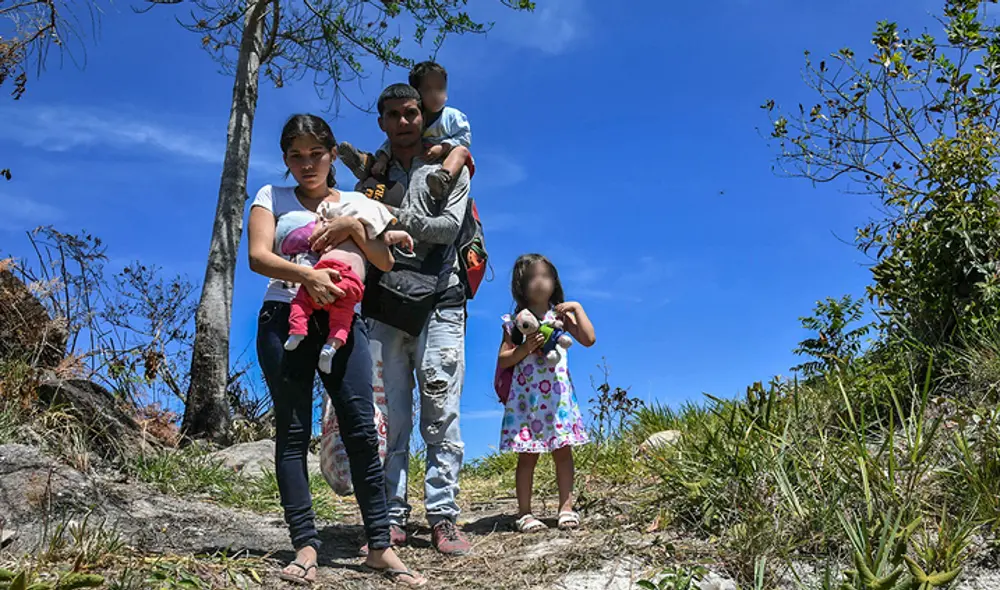Extraños tocan a tu puerta, por Nancy Arellano. Foto: AFP