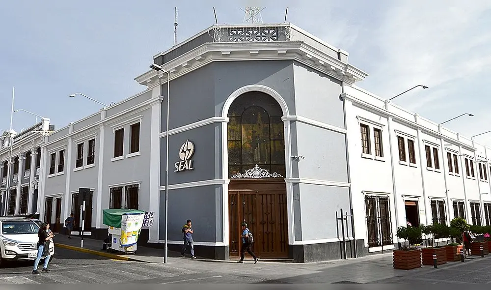 LOCAL FACHADA DE LA SEAL SOCIEDAD ELECTRICA EN AREQUIPA