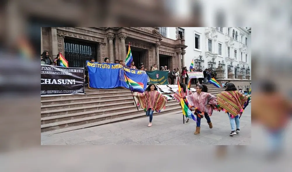 Ciudadanos realizaron un plantón en la sede del Poder Judicial de Cusco
