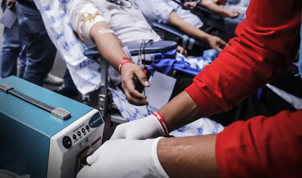 Donación de sangre. Foto: Composición La República