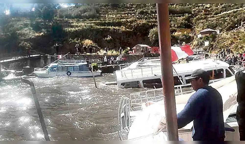 ANÓMALO. Vientos afectaron embarcaciones en el Titicaca. ANÓMALO. Vientos afectaron embarcaciones en el Titicaca.