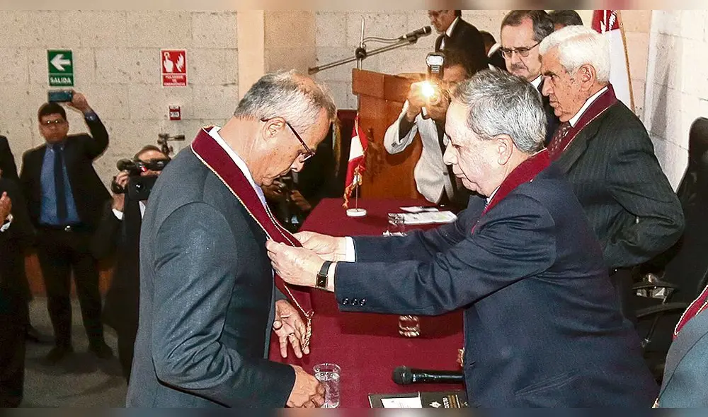 JURAMENTACION DECANO COLEGIO DE ABOGADOS JOSE ARCE 