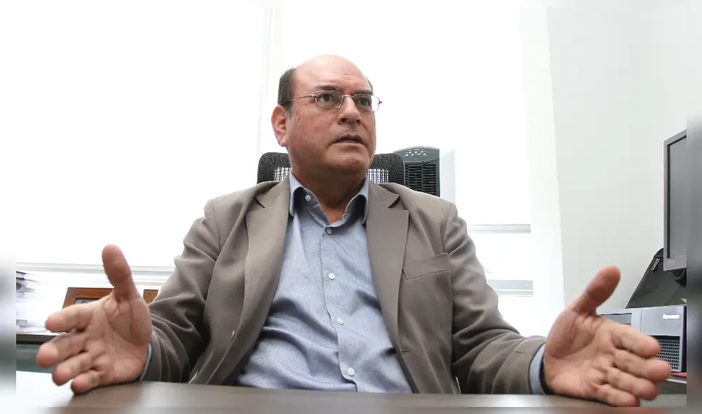 El expresidente del Tribunal Constitucional César Landa, también se retiró del Consejo Consultivo de la Comisión de Constitución, en total desacuerdo con el modo como se consiguió la aprobación del dictamen. Foto: La República.