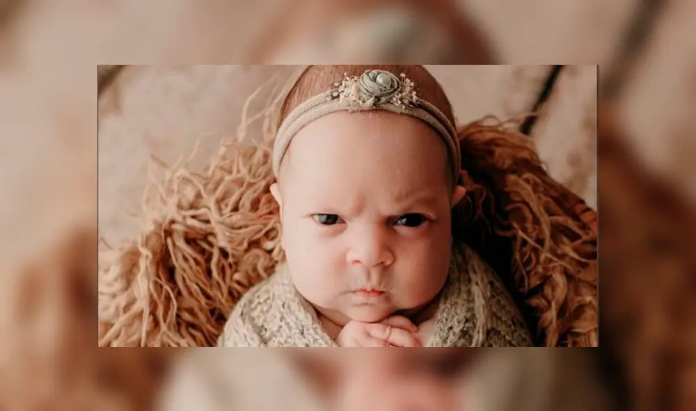 Bebé recién nacida realiza graciosos gestos de ‘molestia’ durante sesión fotográfica [FOTOS]